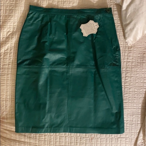 80s Vintage Avon Fashions Green Leather Skirt Suit - Picture 13 of 14